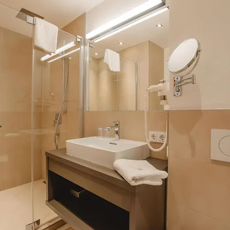 Apartment Lakeside Luxury By Interhome Zell am See
